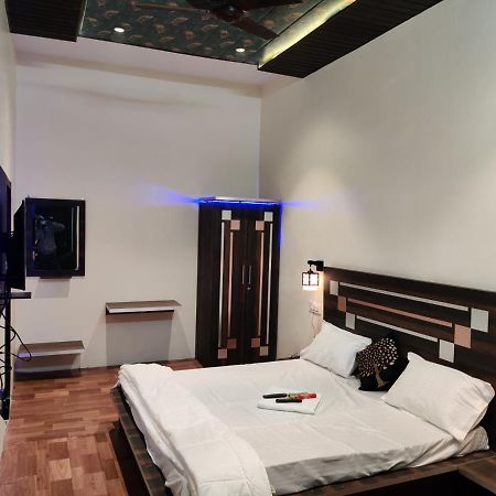 Keshav Hotel Farrukhabad Bagian luar foto