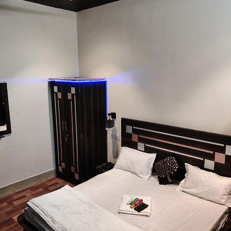 Keshav Hotel Farrukhabad Bagian luar foto