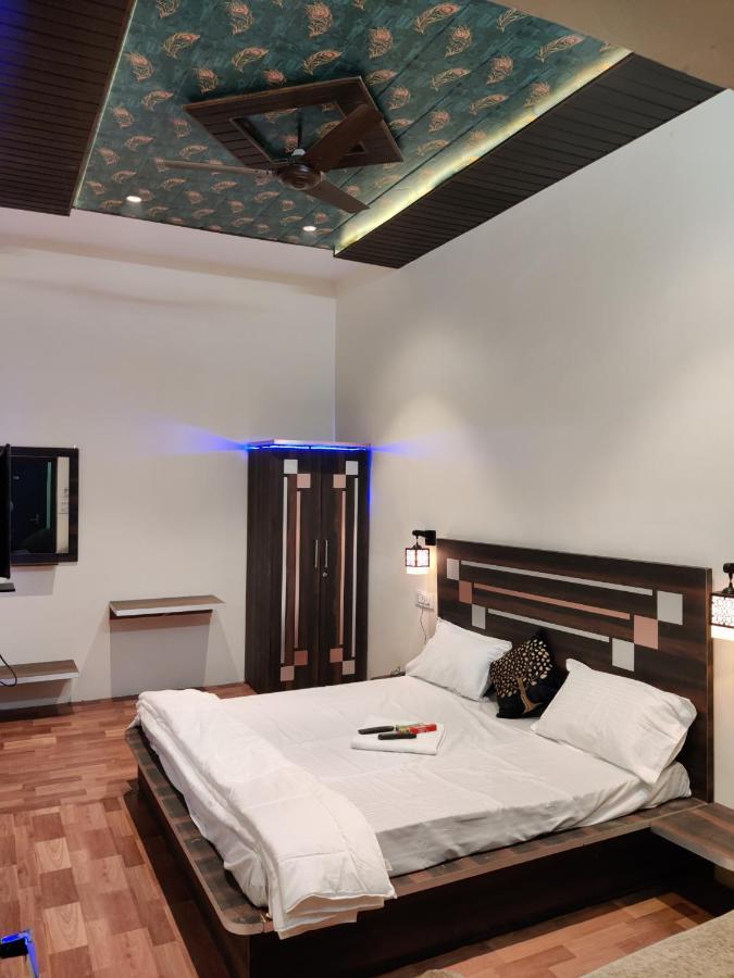 Keshav Hotel Farrukhabad Bagian luar foto