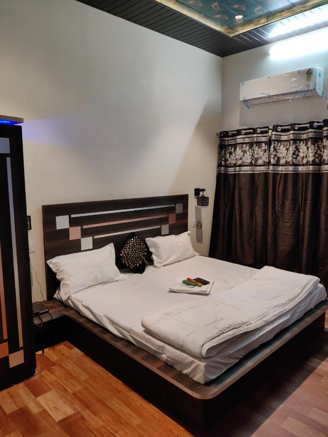 Keshav Hotel Farrukhabad Bagian luar foto