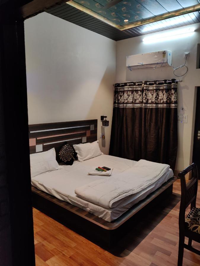Keshav Hotel Farrukhabad Bagian luar foto