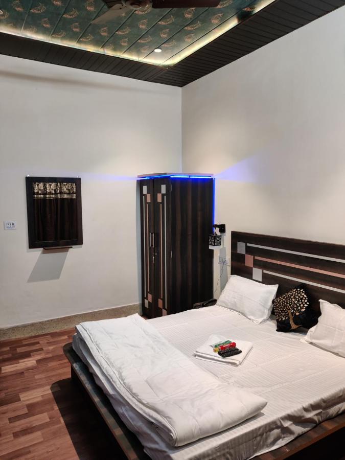 Keshav Hotel Farrukhabad Bagian luar foto