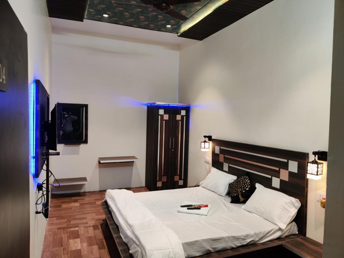 Keshav Hotel Farrukhabad Bagian luar foto