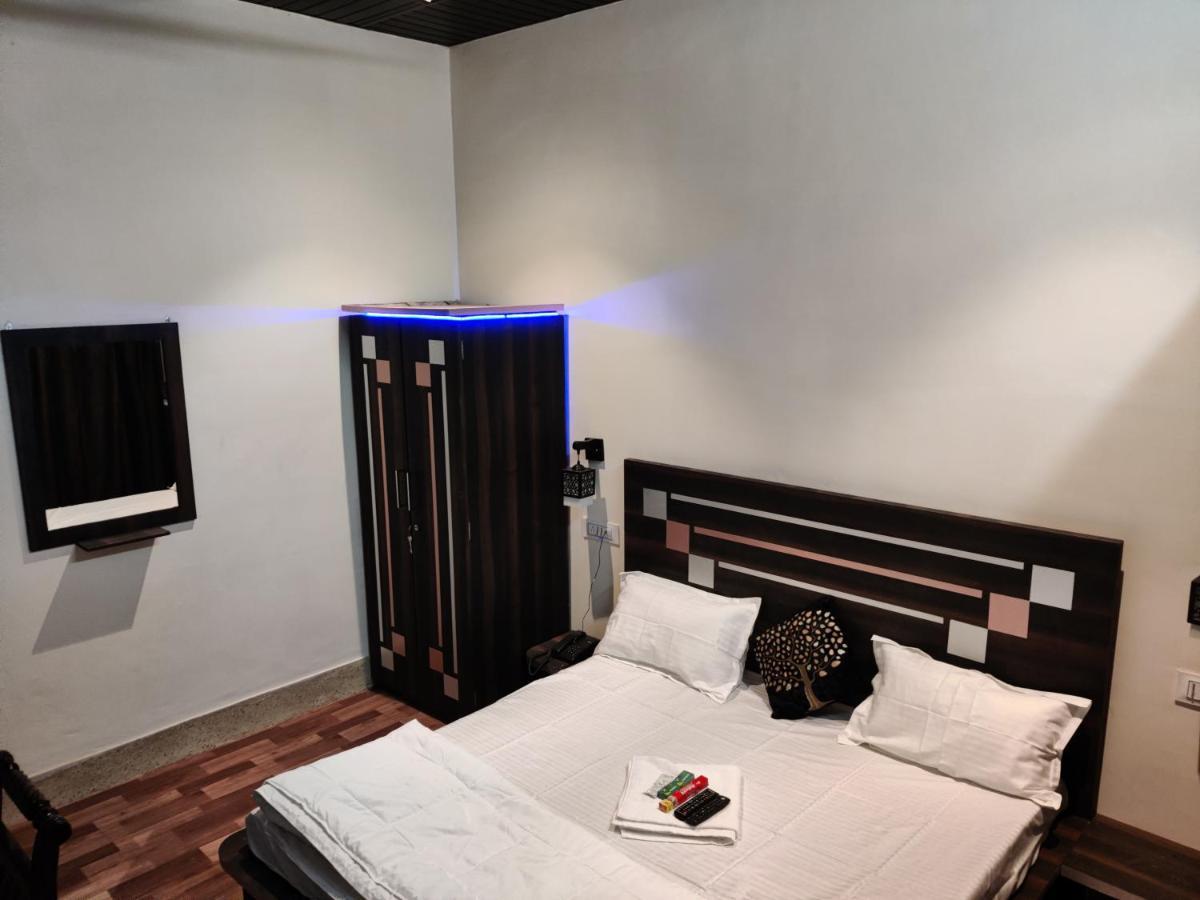 Keshav Hotel Farrukhabad Bagian luar foto