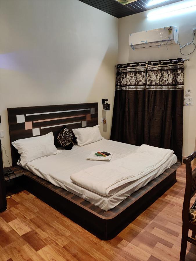 Keshav Hotel Farrukhabad Bagian luar foto