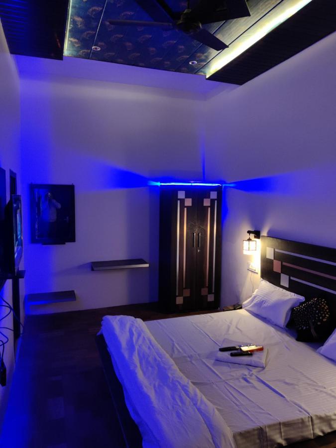 Keshav Hotel Farrukhabad Bagian luar foto